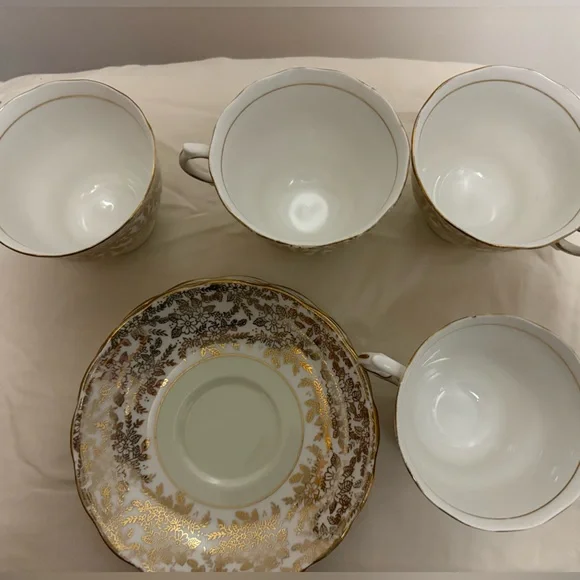 Elegant Colclough China Tea Set for 4 (8 pieces) - Picture 9 of 14